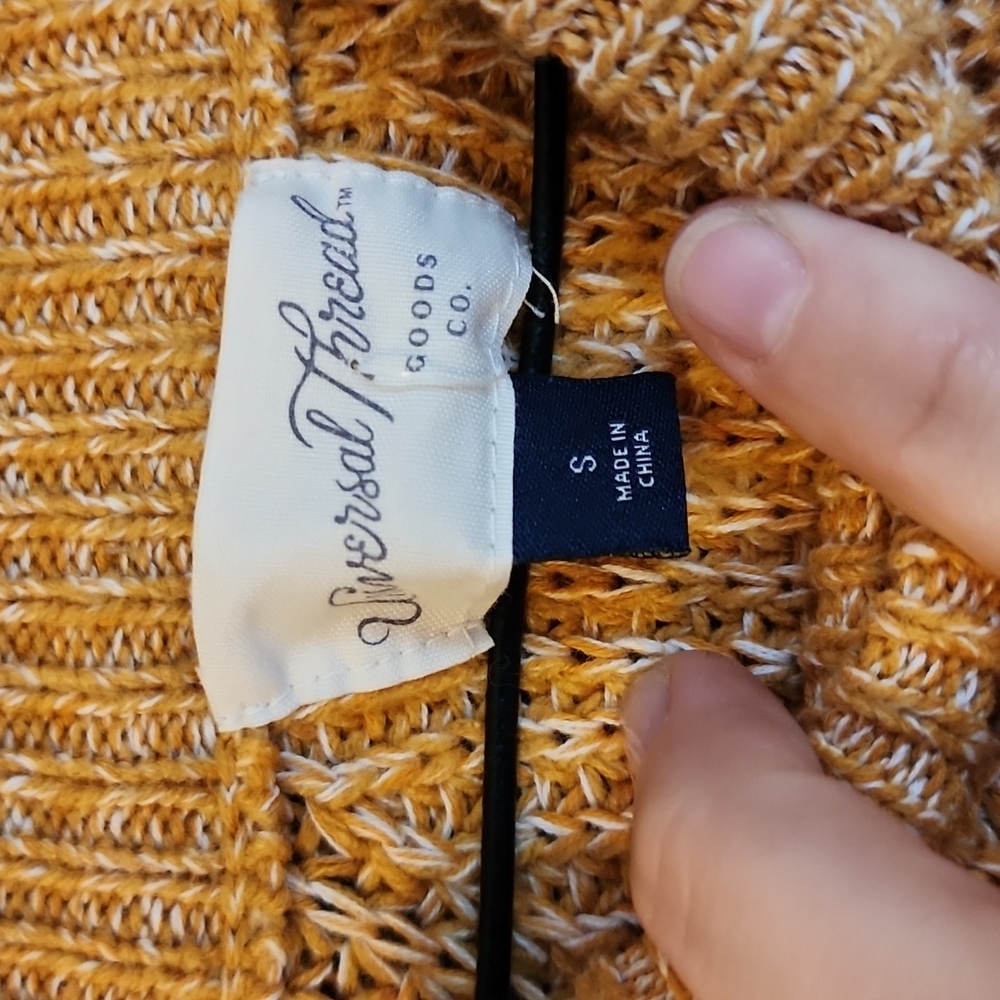 Universal Thread Sweater - Picture 3 of 4